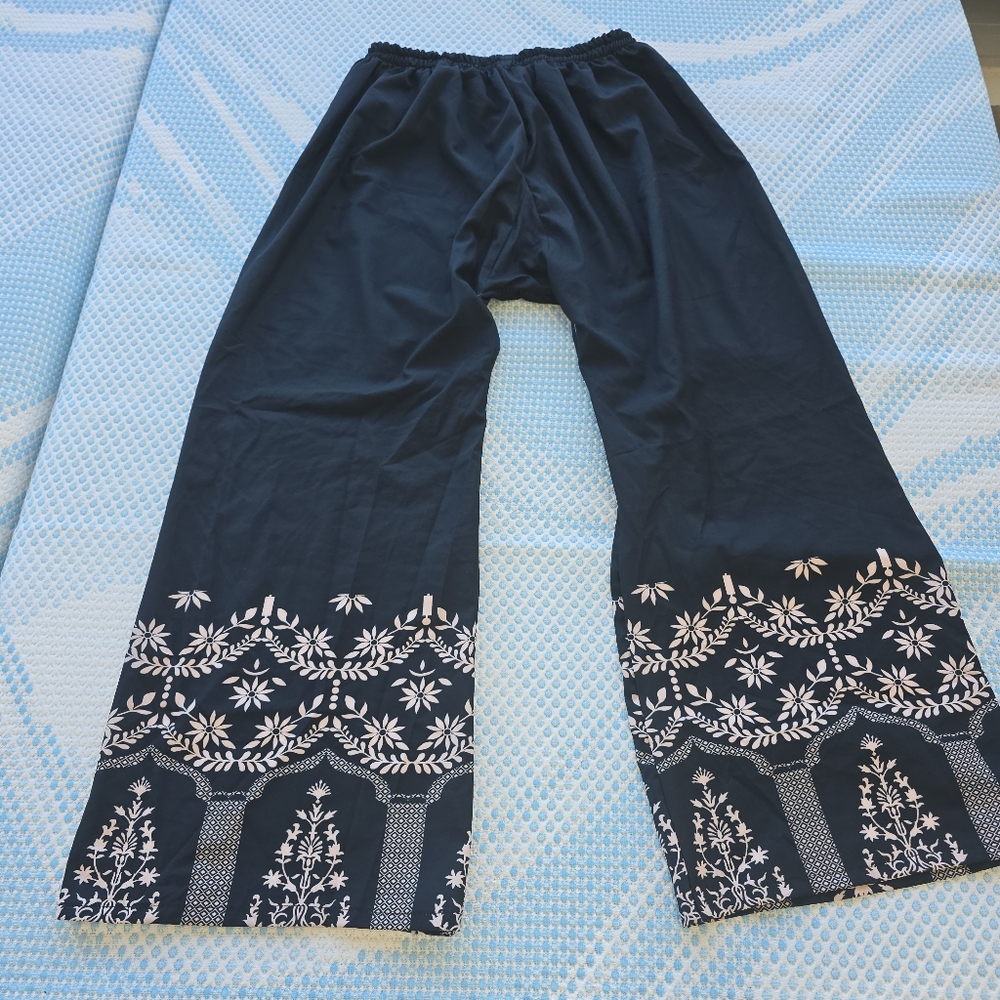 Elegant Black & Creme Printed Floral Traditional 3 Piece Straight Suit Outfit - Picture 6 of 8
